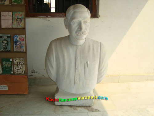 Statue of Munshi Premchand
