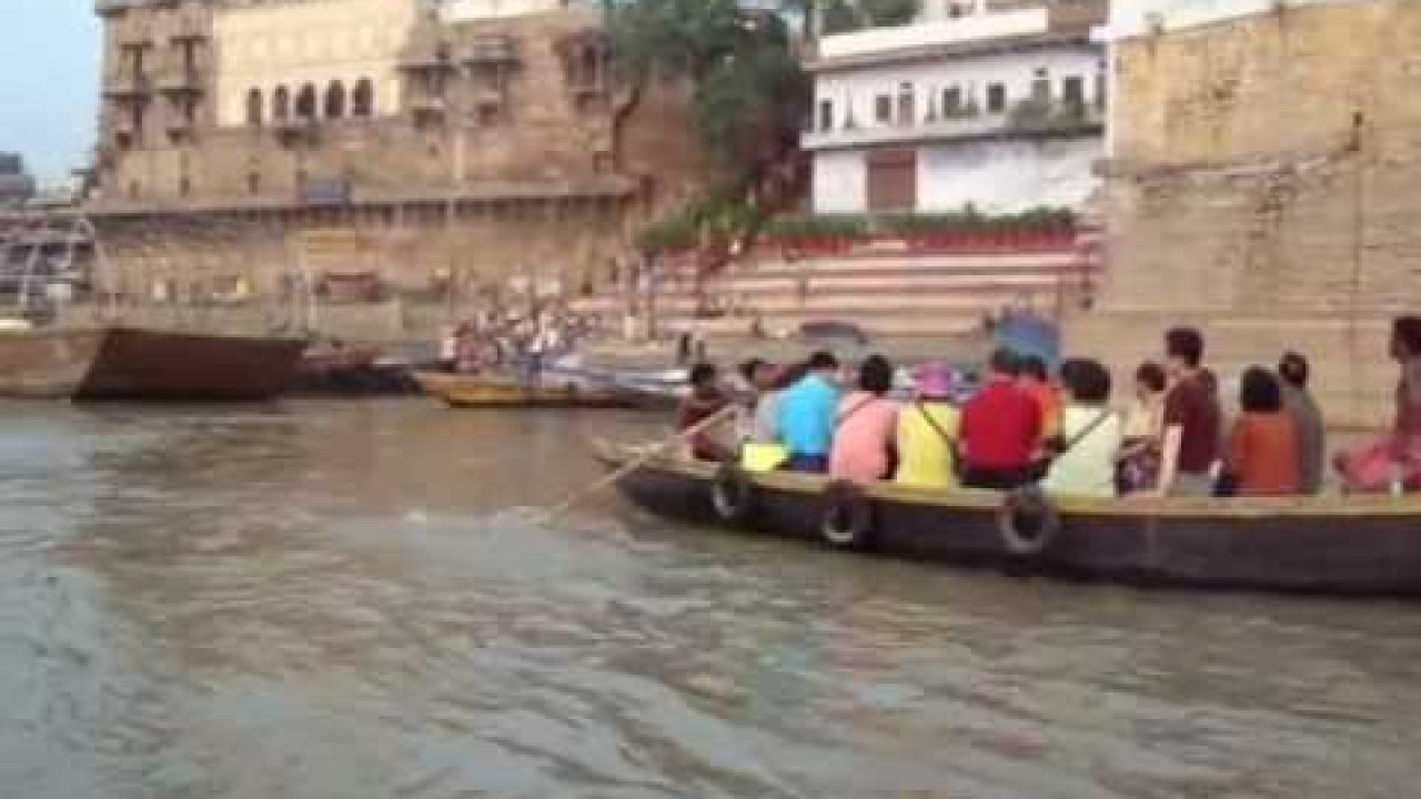Varanasi video: Gange arti, ghats and temples